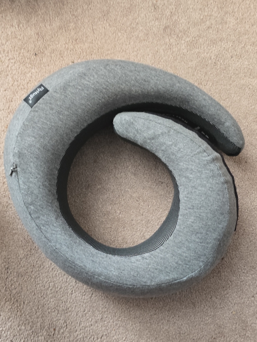 FlyHugz Travel Neck Pillow Grey/Black